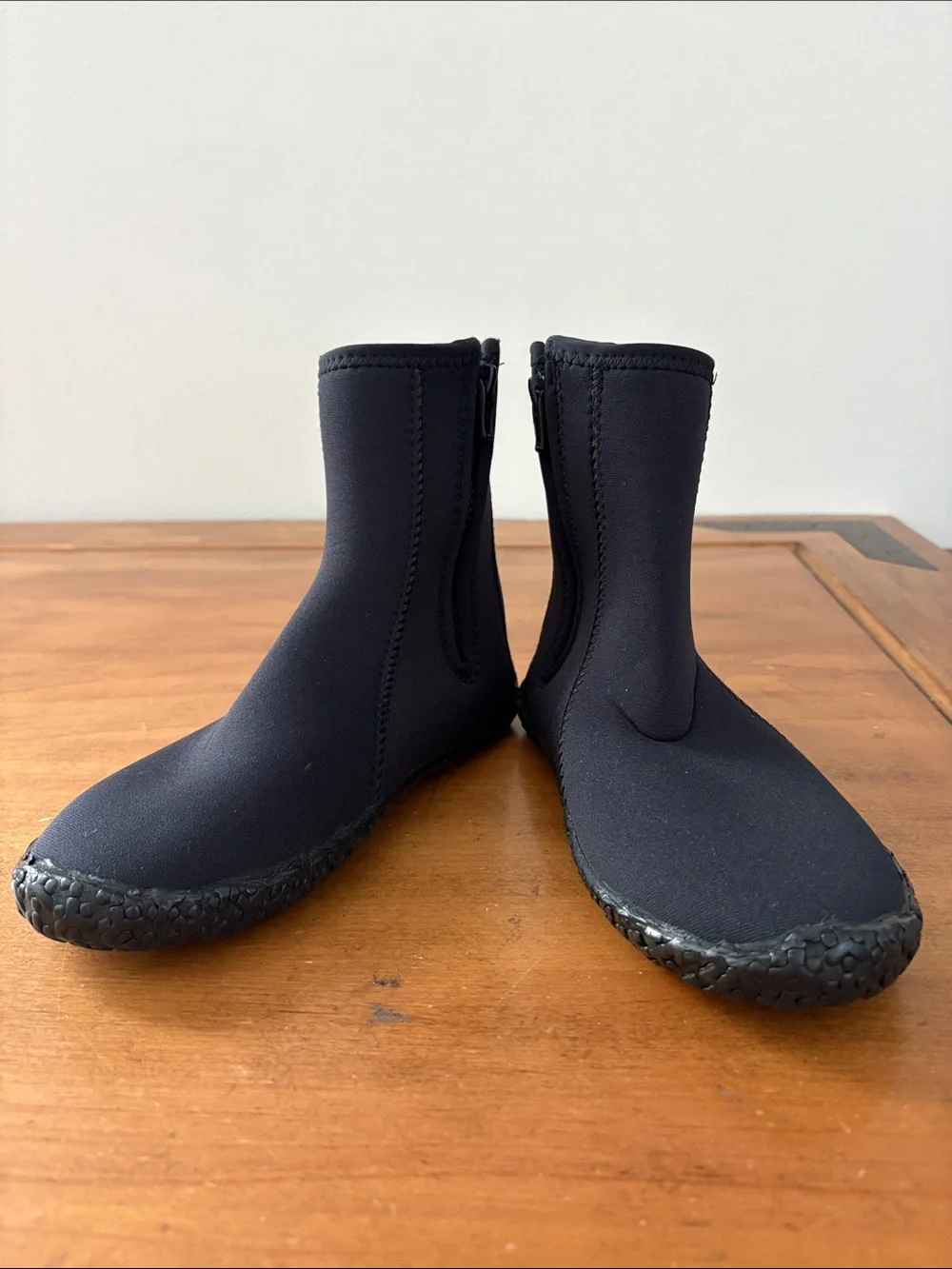 NeoSport Neoprene Zip-Up Water Boots Size 3